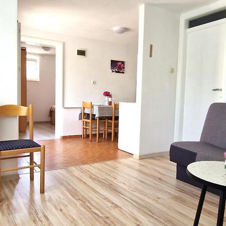 Apartment Jagoda Кърк Екстериор снимка